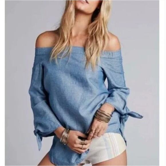 Free People Show Me Some Shoulder Chambray Top - Picture 1 of 8